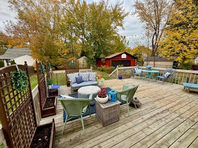 1552 Brys Drive, Grosse Pointe Woods, MI 48236