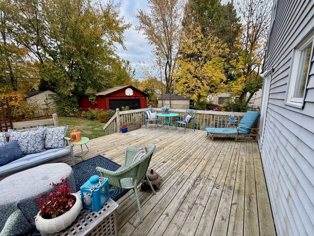 1552 Brys Drive, Grosse Pointe Woods, MI 48236