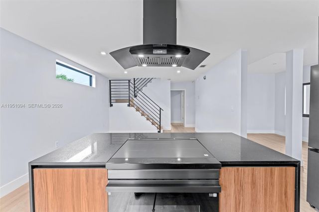 7472 NW 167th St, Hialeah, FL 33015