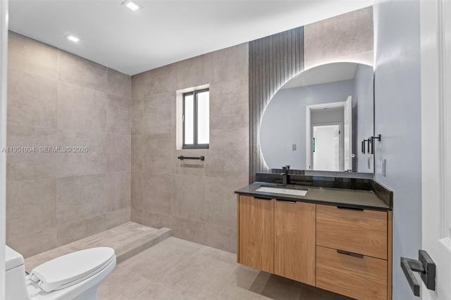 7472 NW 167th St, Hialeah, FL 33015