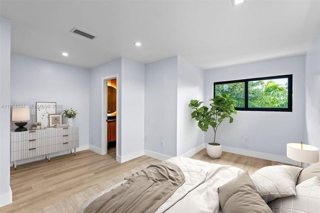 7472 NW 167th St, Hialeah, FL 33015