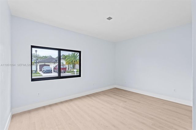 7472 NW 167th St, Hialeah, FL 33015