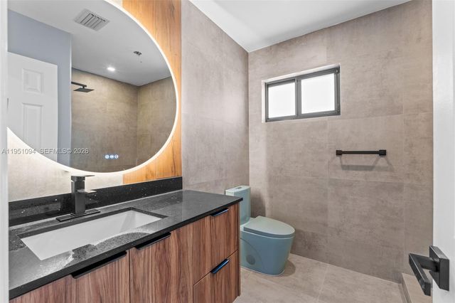 7472 NW 167th St, Hialeah, FL 33015