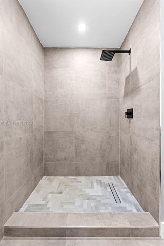 7472 NW 167th St, Hialeah, FL 33015