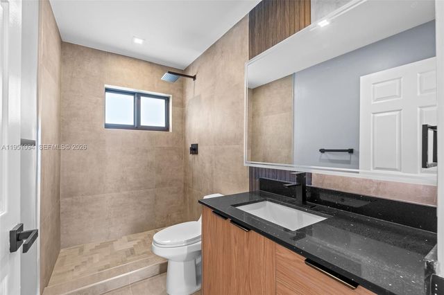 7472 NW 167th St, Hialeah, FL 33015