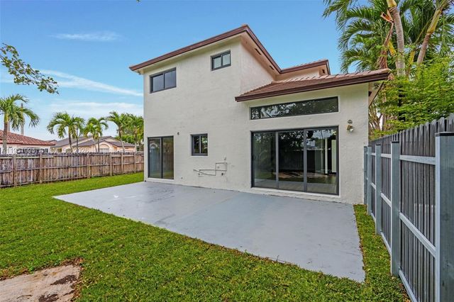 7472 NW 167th St, Hialeah, FL 33015