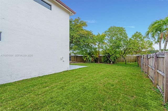 7472 NW 167th St, Hialeah, FL 33015