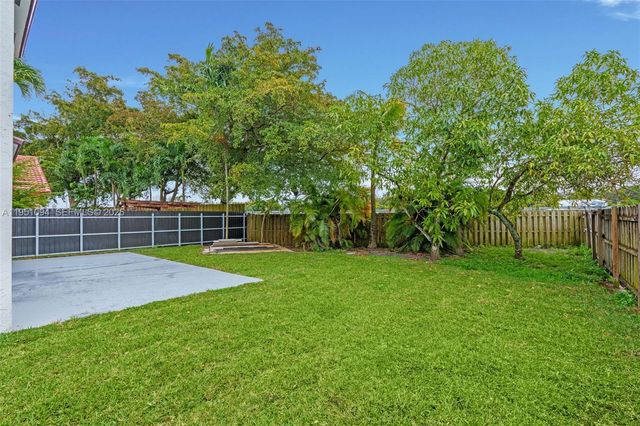 7472 NW 167th St, Hialeah, FL 33015