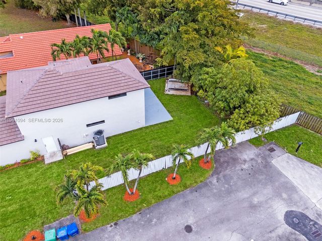 7472 NW 167th St, Hialeah, FL 33015