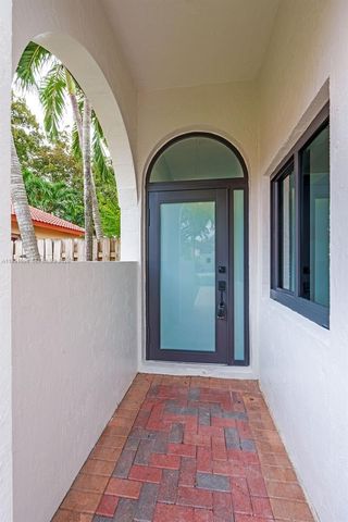 7472 NW 167th St, Hialeah, FL 33015