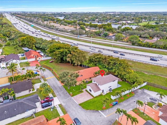 7472 NW 167th St, Hialeah, FL 33015