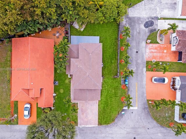 7472 NW 167th St, Hialeah, FL 33015