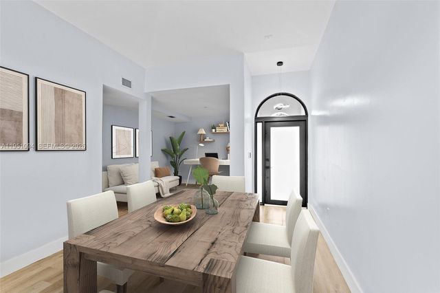 7472 NW 167th St, Hialeah, FL 33015