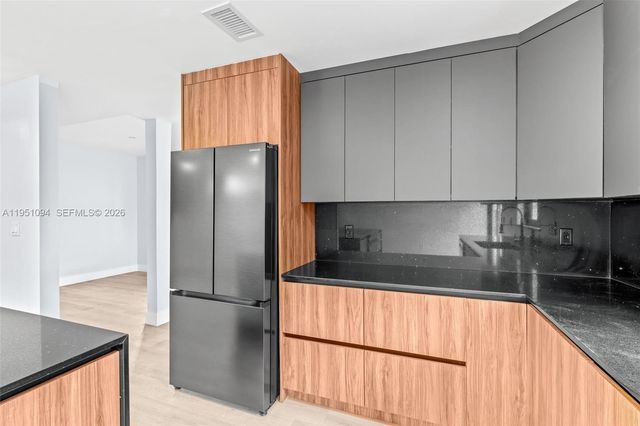 7472 NW 167th St, Hialeah, FL 33015