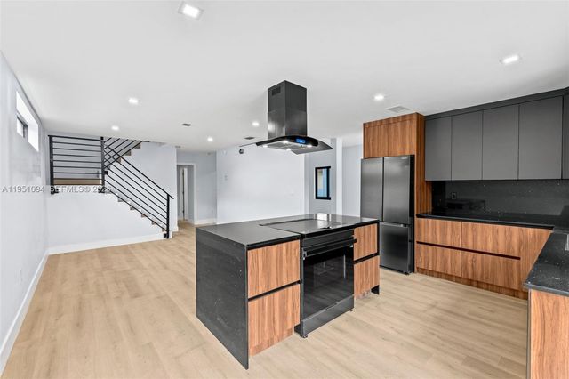 7472 NW 167th St, Hialeah, FL 33015