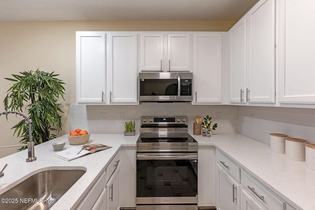 512 HOPEWELL Drive, Orange Park, FL 32073