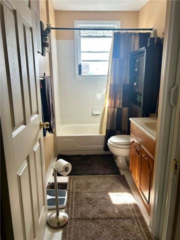 907 Crest Ave, Charleroi Boro, PA 15022