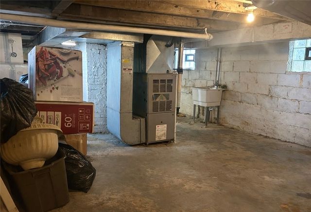 907 Crest Ave, Charleroi Boro, PA 15022