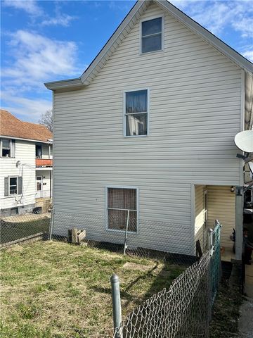 907 Crest Ave, Charleroi Boro, PA 15022