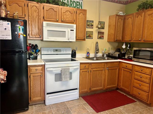 907 Crest Ave, Charleroi Boro, PA 15022