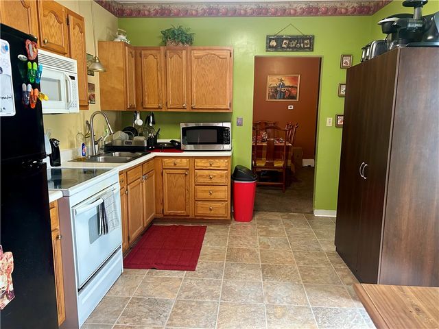 907 Crest Ave, Charleroi Boro, PA 15022