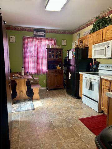 907 Crest Ave, Charleroi Boro, PA 15022