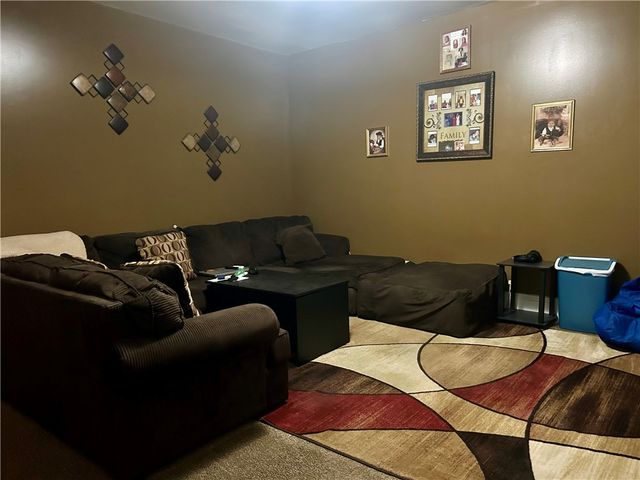 907 Crest Ave, Charleroi Boro, PA 15022