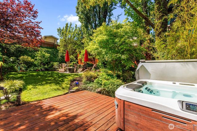 8819 Ashworth Avenue N, Seattle, WA 98103