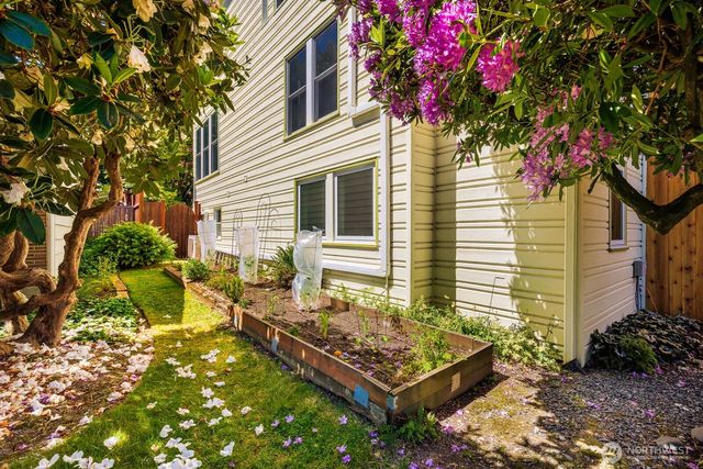 8819 Ashworth Avenue N, Seattle, WA 98103