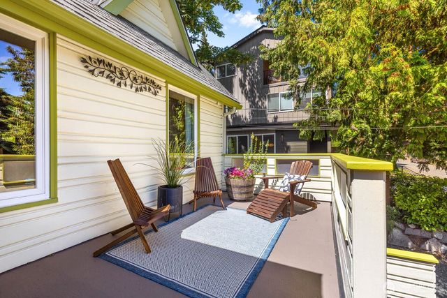8819 Ashworth Avenue N, Seattle, WA 98103