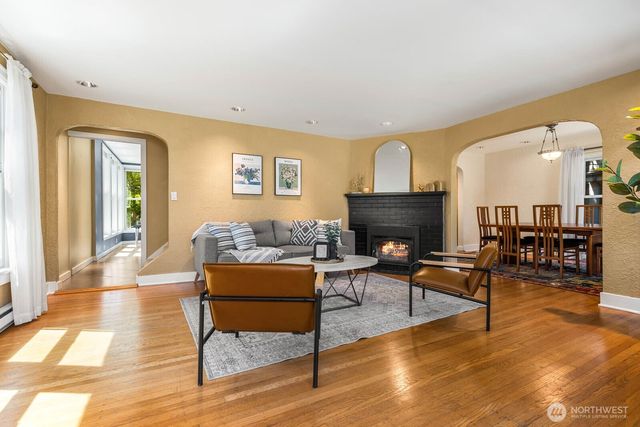 8819 Ashworth Avenue N, Seattle, WA 98103