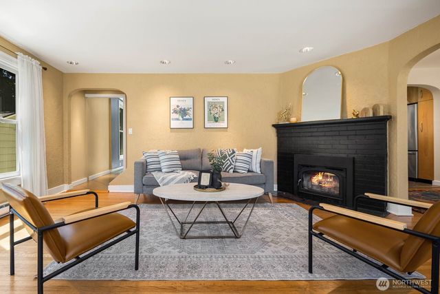 8819 Ashworth Avenue N, Seattle, WA 98103