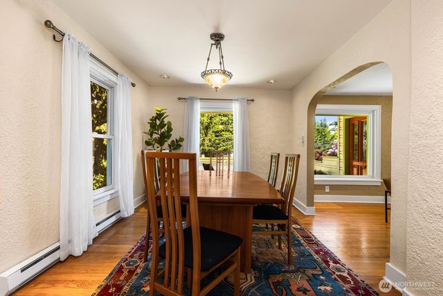 8819 Ashworth Avenue N, Seattle, WA 98103