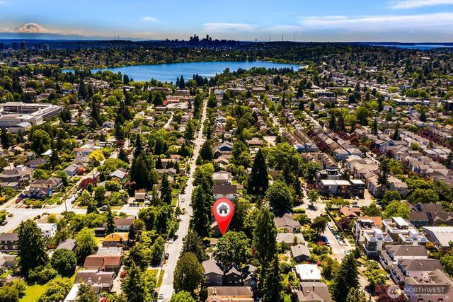 8819 Ashworth Avenue N, Seattle, WA 98103