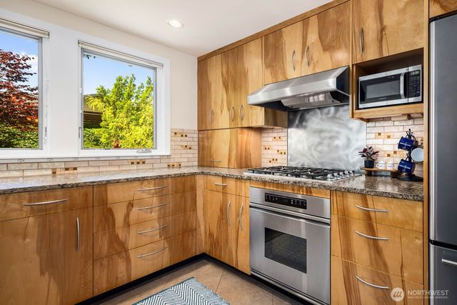 8819 Ashworth Avenue N, Seattle, WA 98103