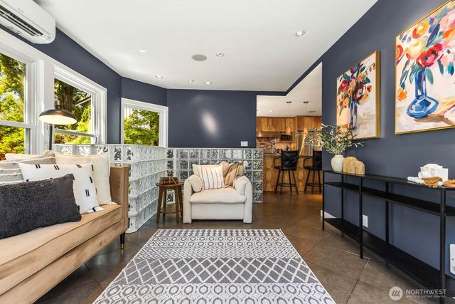 8819 Ashworth Avenue N, Seattle, WA 98103