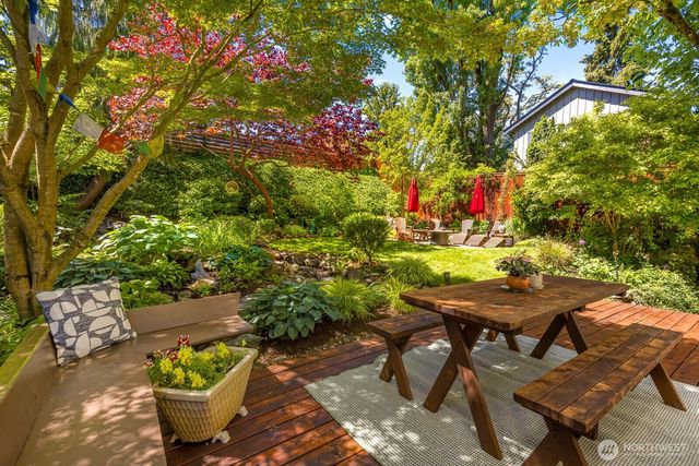 8819 Ashworth Avenue N, Seattle, WA 98103