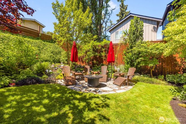 8819 Ashworth Avenue N, Seattle, WA 98103