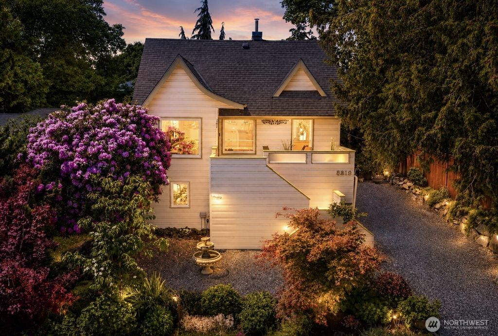 8819 Ashworth Avenue N, Seattle, WA 98103