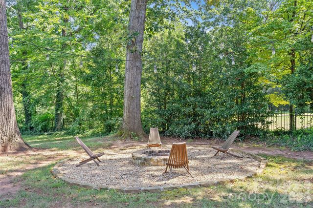 2025 Sharon Road, Charlotte, NC 28207