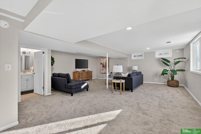 3006 S 107 Street, Omaha, NE 68124