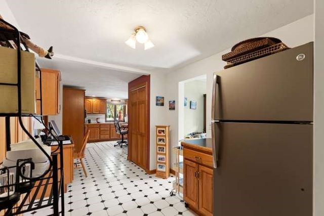 15 Marlboro Rd, Woburn, MA 01801