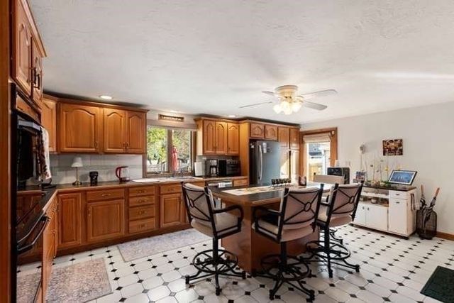 15 Marlboro Rd, Woburn, MA 01801