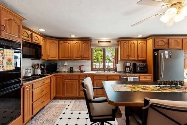 15 Marlboro Rd, Woburn, MA 01801