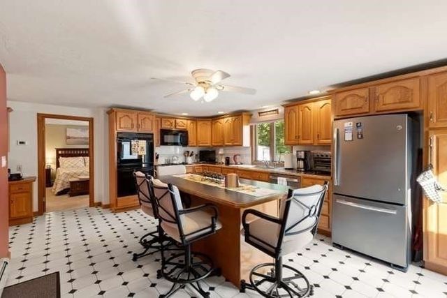 15 Marlboro Rd, Woburn, MA 01801