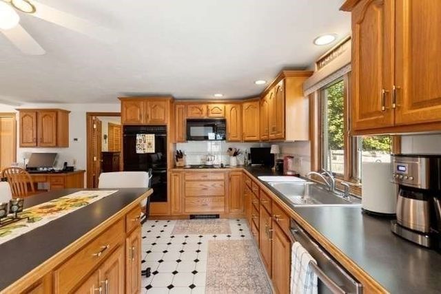 15 Marlboro Rd, Woburn, MA 01801