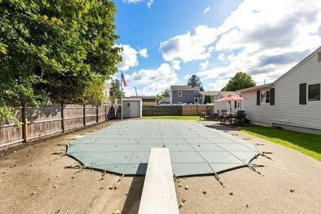 15 Marlboro Rd, Woburn, MA 01801