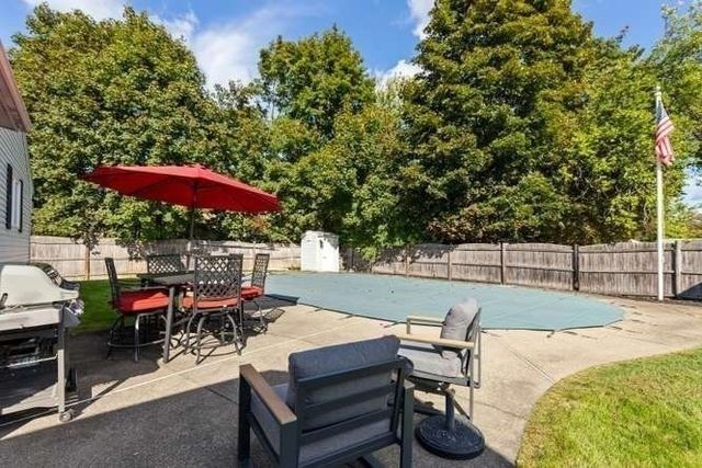 15 Marlboro Rd, Woburn, MA 01801