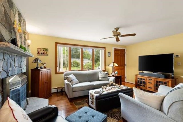 15 Marlboro Rd, Woburn, MA 01801
