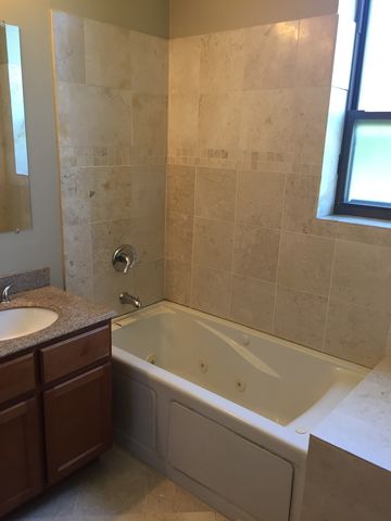 4041 S Calumet Avenue, Chicago, IL 60653